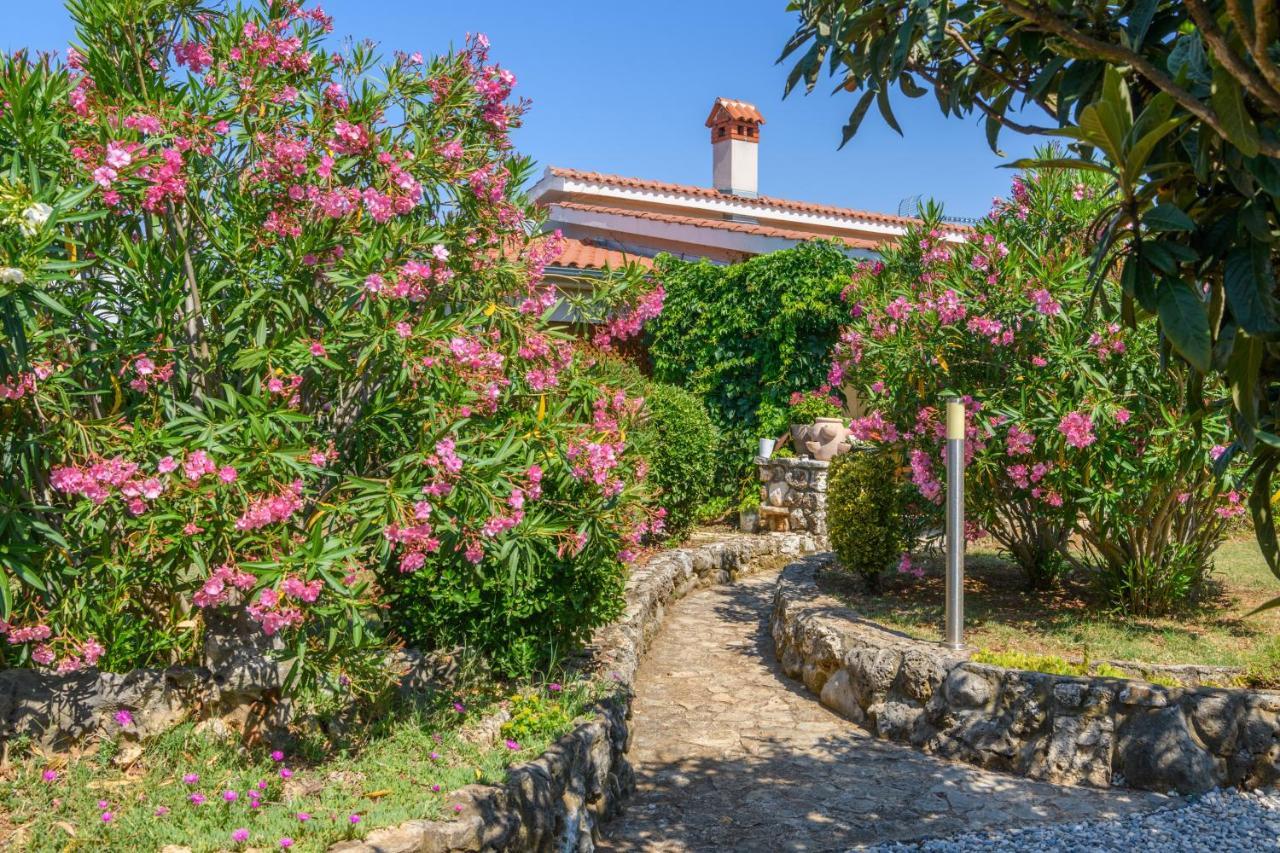 Haus Rustica Villa Pula Exterior foto